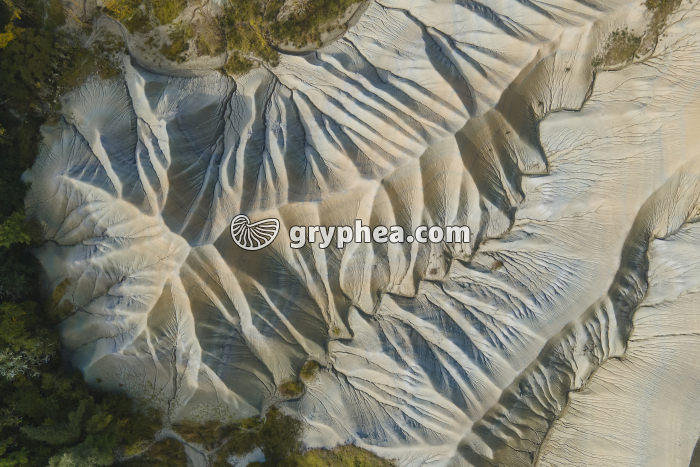Erosion de terrains argileux (vue aérienne verticale) - gryphea.org